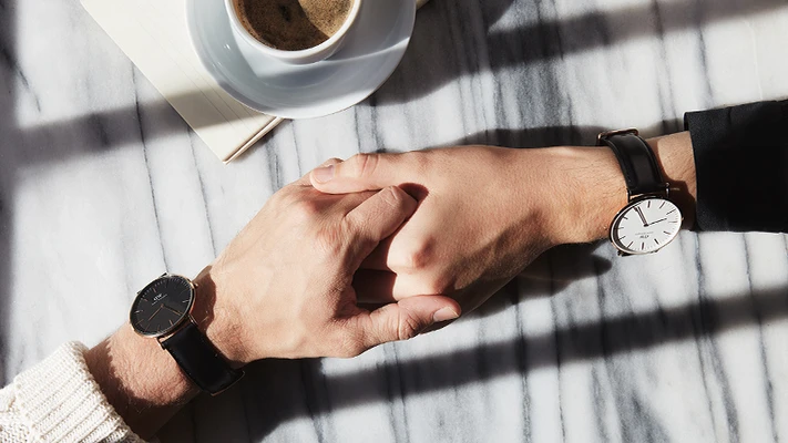 ELLE lắng nghe bạn: Làm gì khi chồng nhắn tin với người yêu cũ?