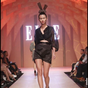 BST của NTK Nuchsuda tại ELLE Fashion Journey 2016