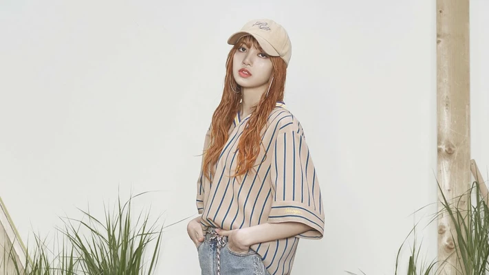 phong cách aesthetic lisa black pink ft800