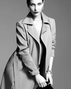 Bella Hadid: Người đẹp ngủ trong vàng son