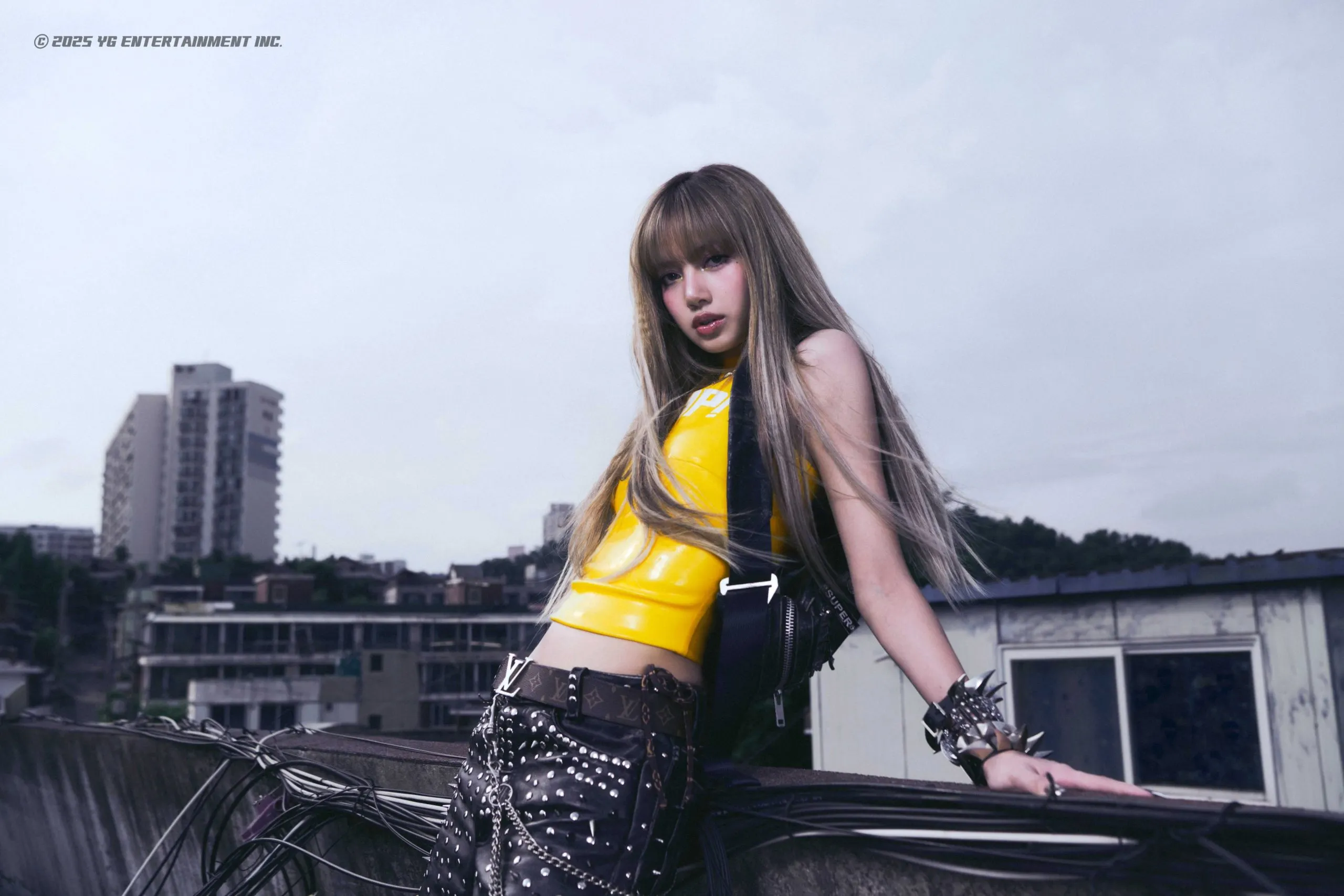 thời trang Lisa Blackpink 