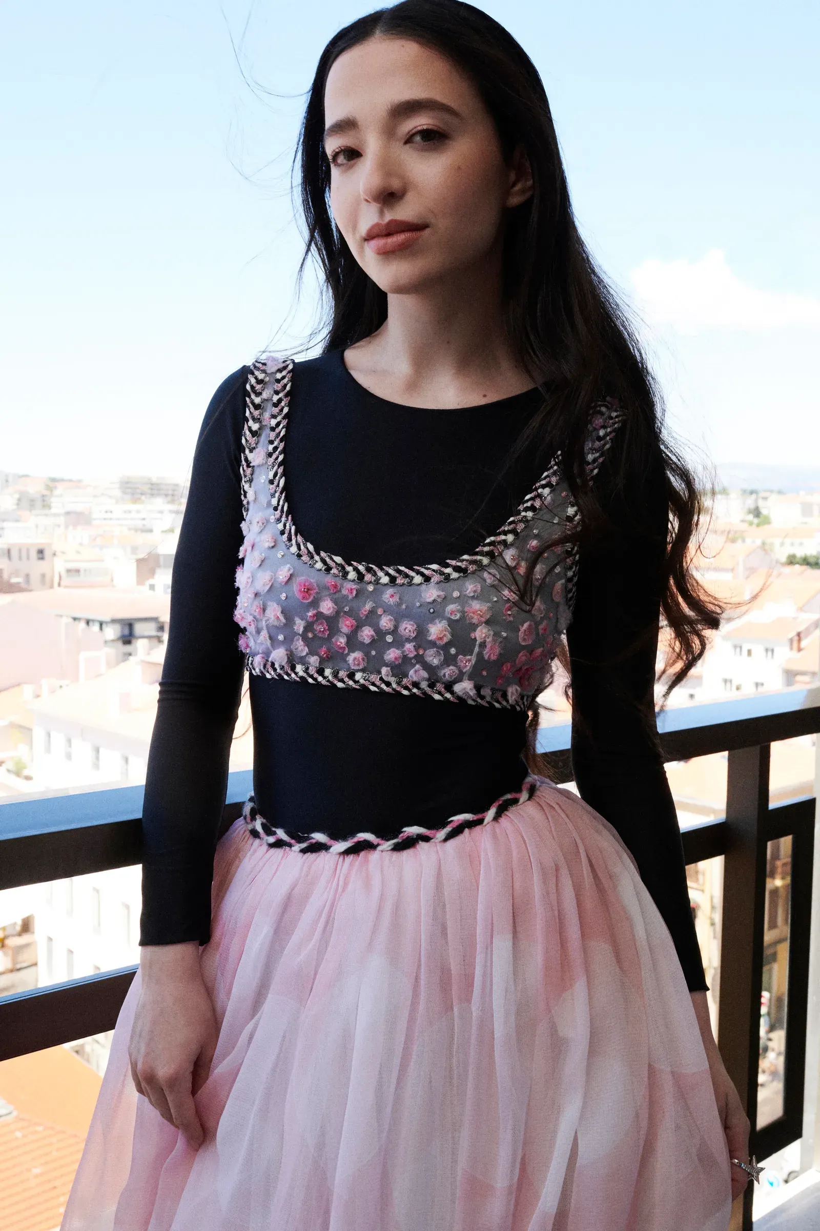 mikey madison mặc đầm chanel tại cannes