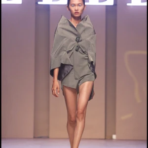 BST của NTK Nuchsuda tại ELLE Fashion Journey 2016