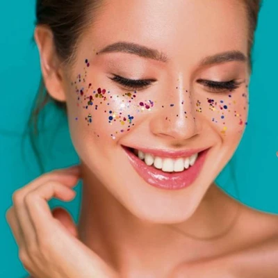 cách trang điểm với kim tuyến ft
