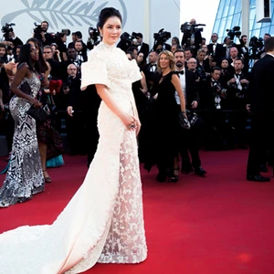 Lý Nhã Kỳ xin lỗi gia đình vì công việc tại LHP Cannes 2017