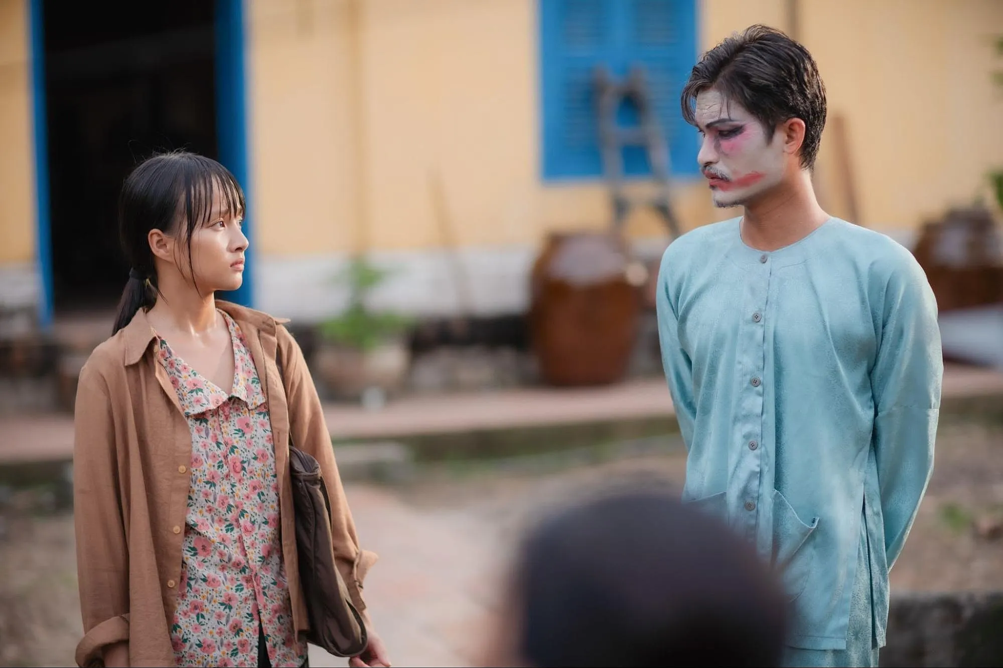 Út Lan: Oán linh giữ của theo chân Lan, cô gái trẻ vừa mất cha, một mình trở lại làng quê An Bình tìm việc.