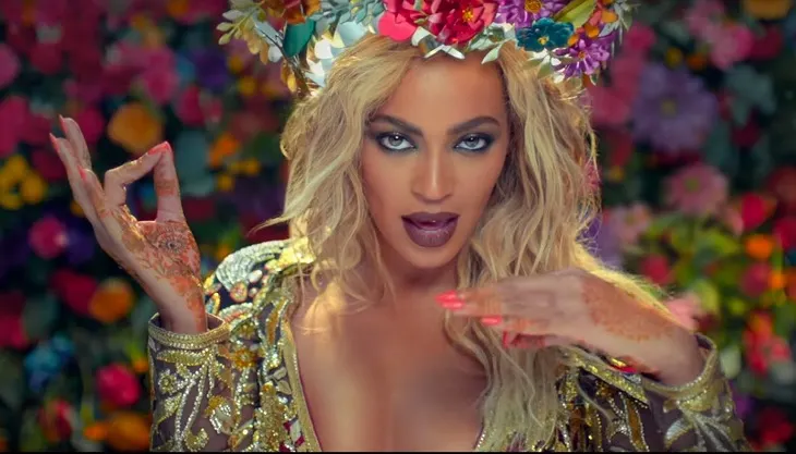 ELLE Việt Nam - 5 xu hướng không chỉ là phong cách thời trang mà còn mang ý nghĩa văn hóa (15)