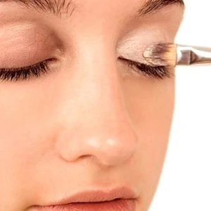 Những lý do nên sở hữu kem lót trang điểm cho mắt