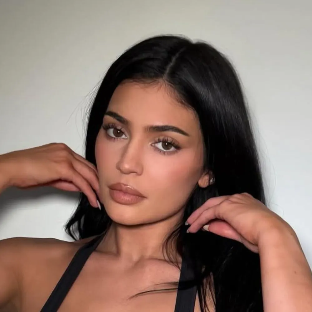 Kylie Jenner quyến rũ với cách đánh nền đẹp