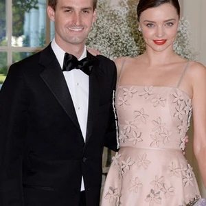 Siêu mẫu Miranda Kerr đính hôn với người tình tỷ phú