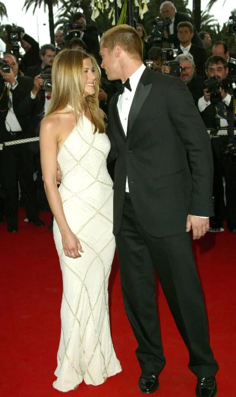 jennifer-aniston-2004-versace-elle-vn