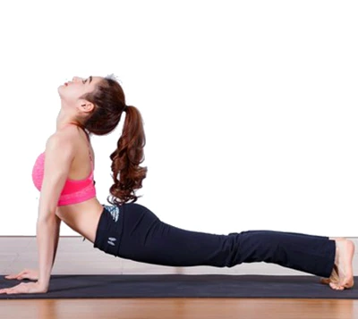 5 tư thế đơn giản tập yoga tại nhà giúp cải thiện sức khỏe, vóc dáng