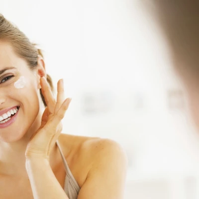 kem chống nắng mỏng nhẹ dùng dưới lớp trang điểm 1