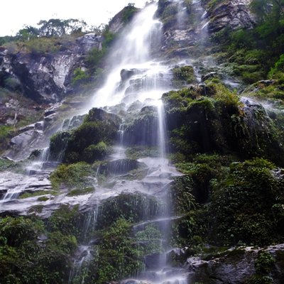đỉnh núi thác nước cao Ong Chúa