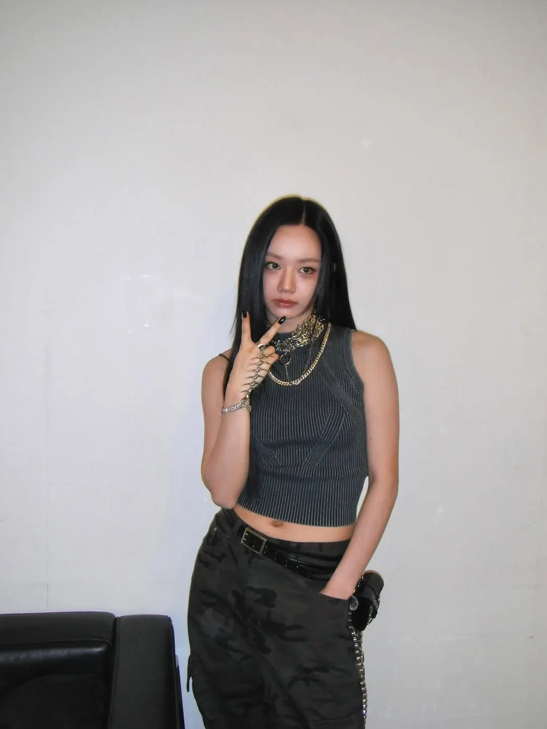 hyeri_0609 diện trang sức metallic 