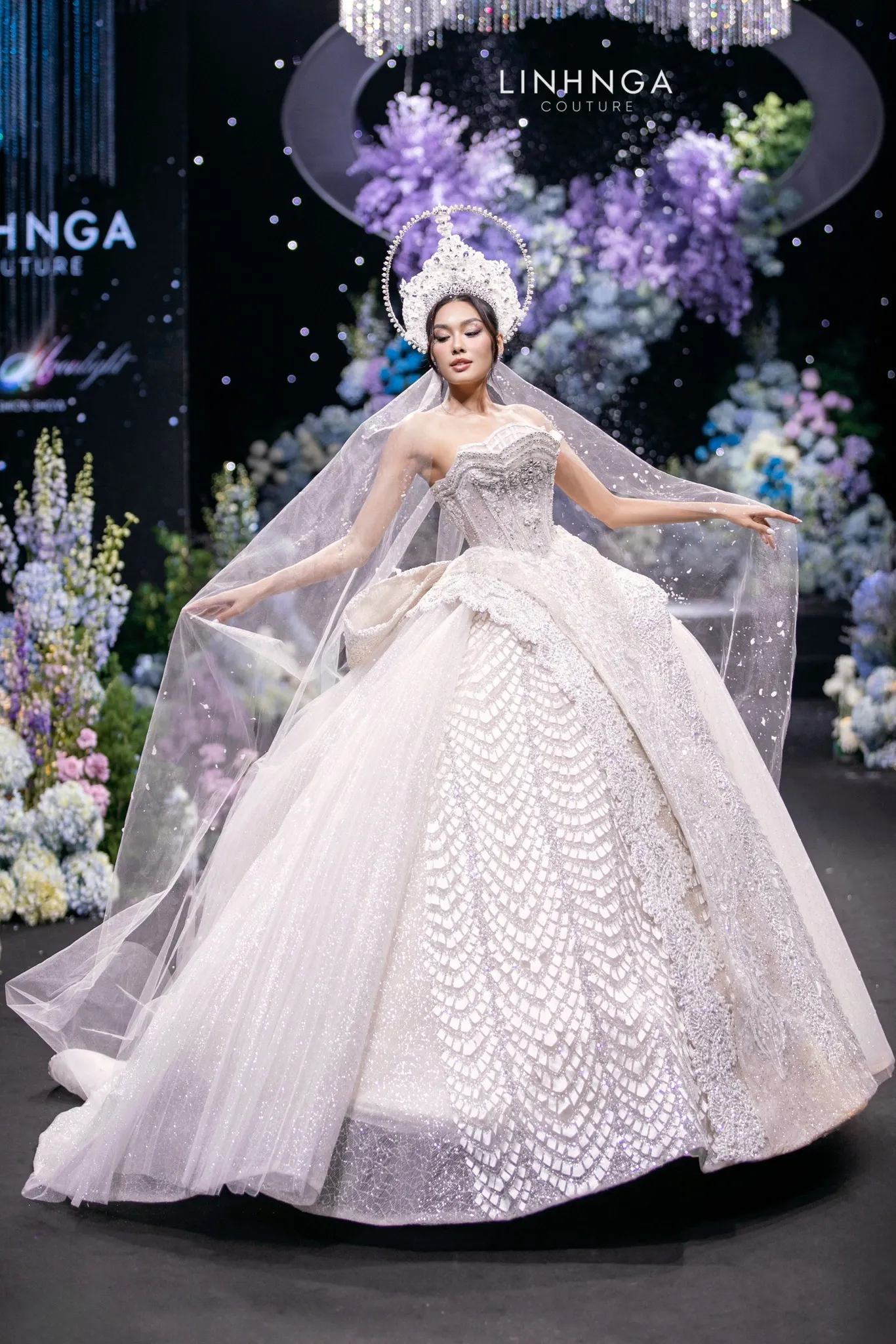 thảo nhi lê mặc váy cưới linh nga