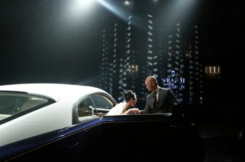 Màn trình diễn ấn tượng cùng siêu xe Rolls Royce tại ELLE Fashion Journey 2015