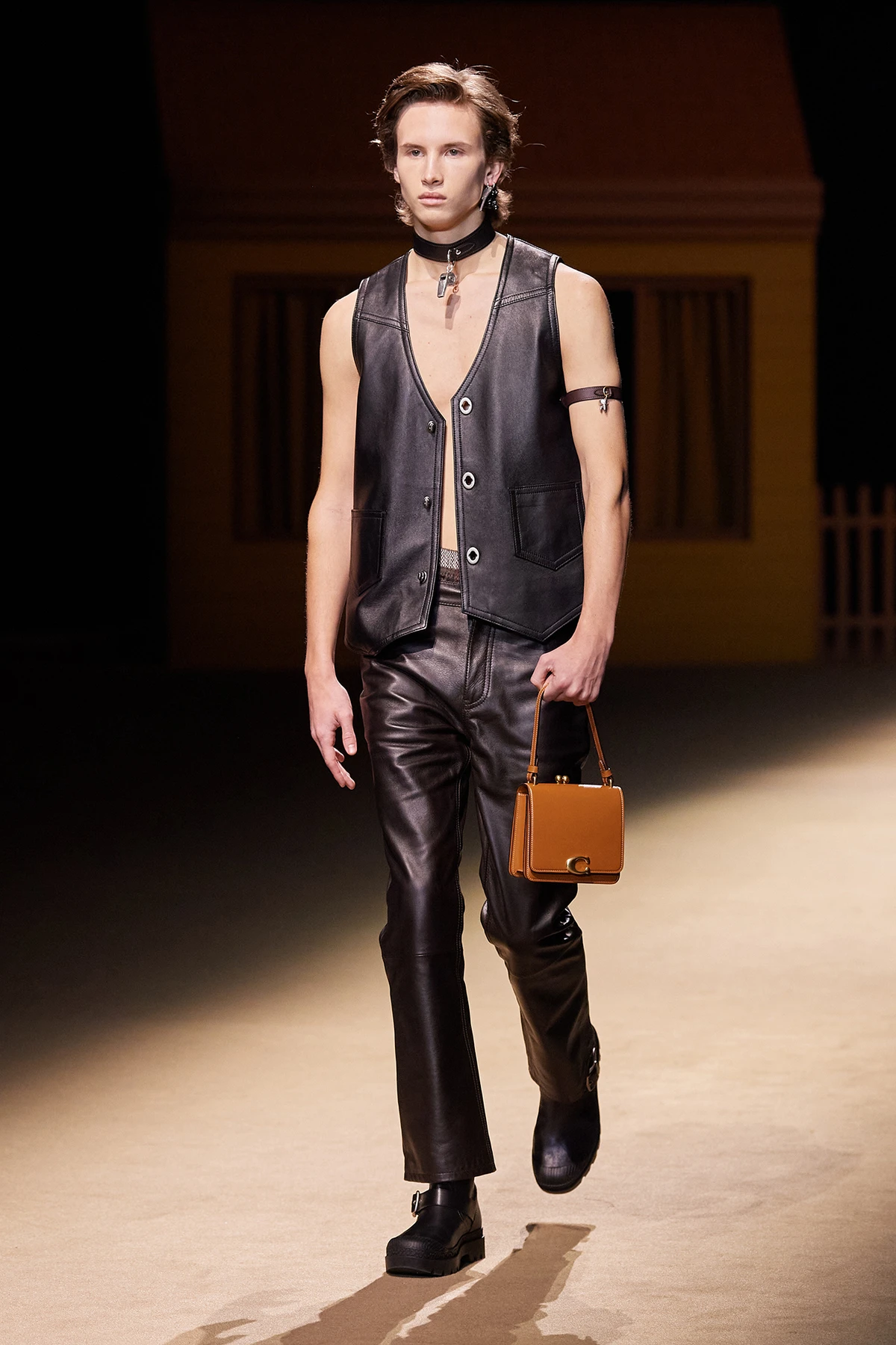 Coach Thu-Đông 2022 look 24