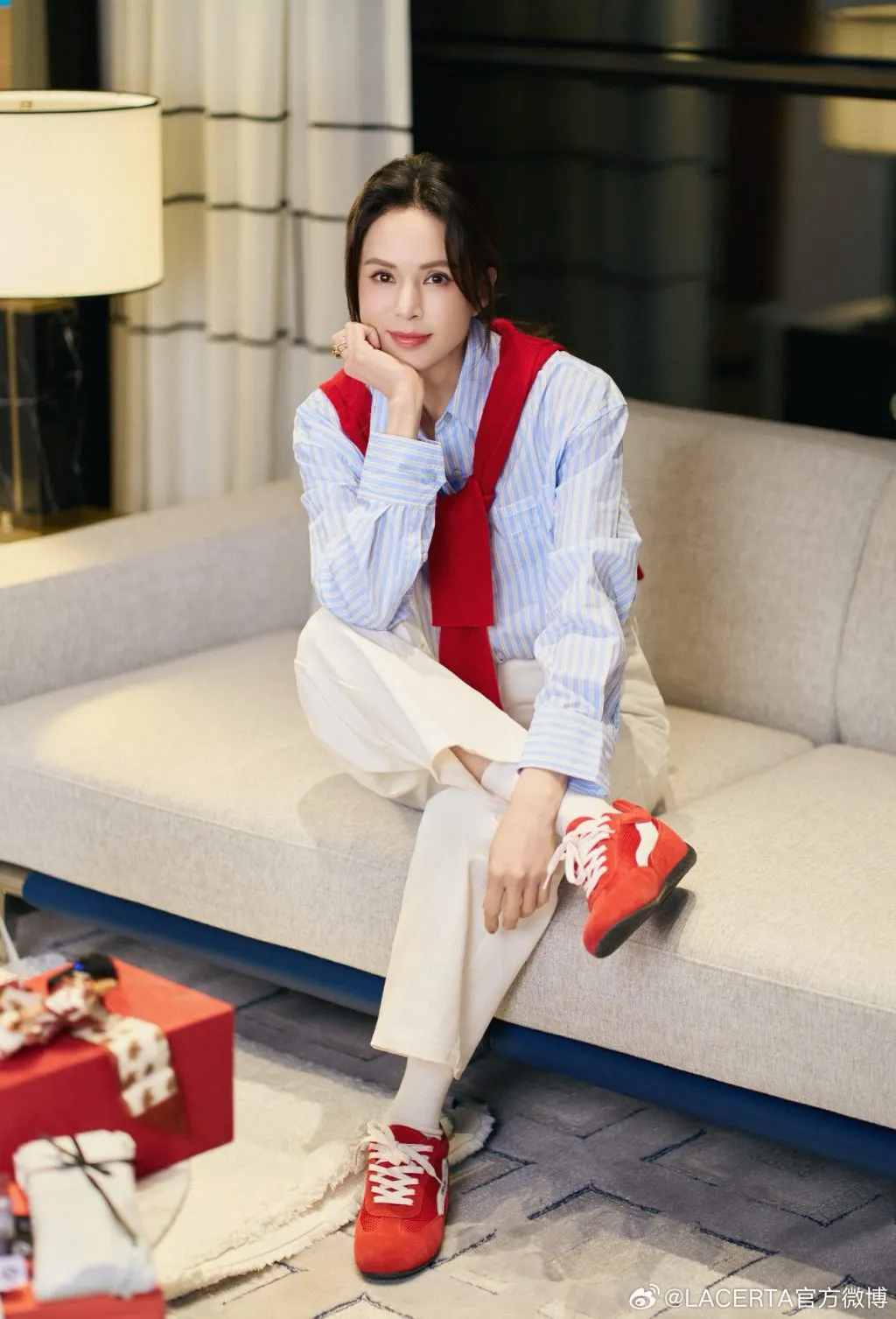 Phong cách athleisure giúp Lý Nhược Đồng thêm phần năng động