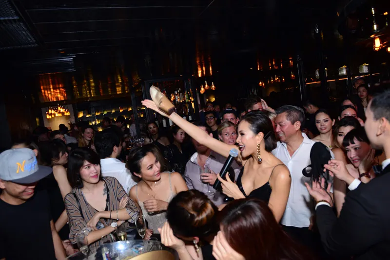 Goodgirl cocktail party, tôn vinh những đôi giày cao gót và nữ quyền