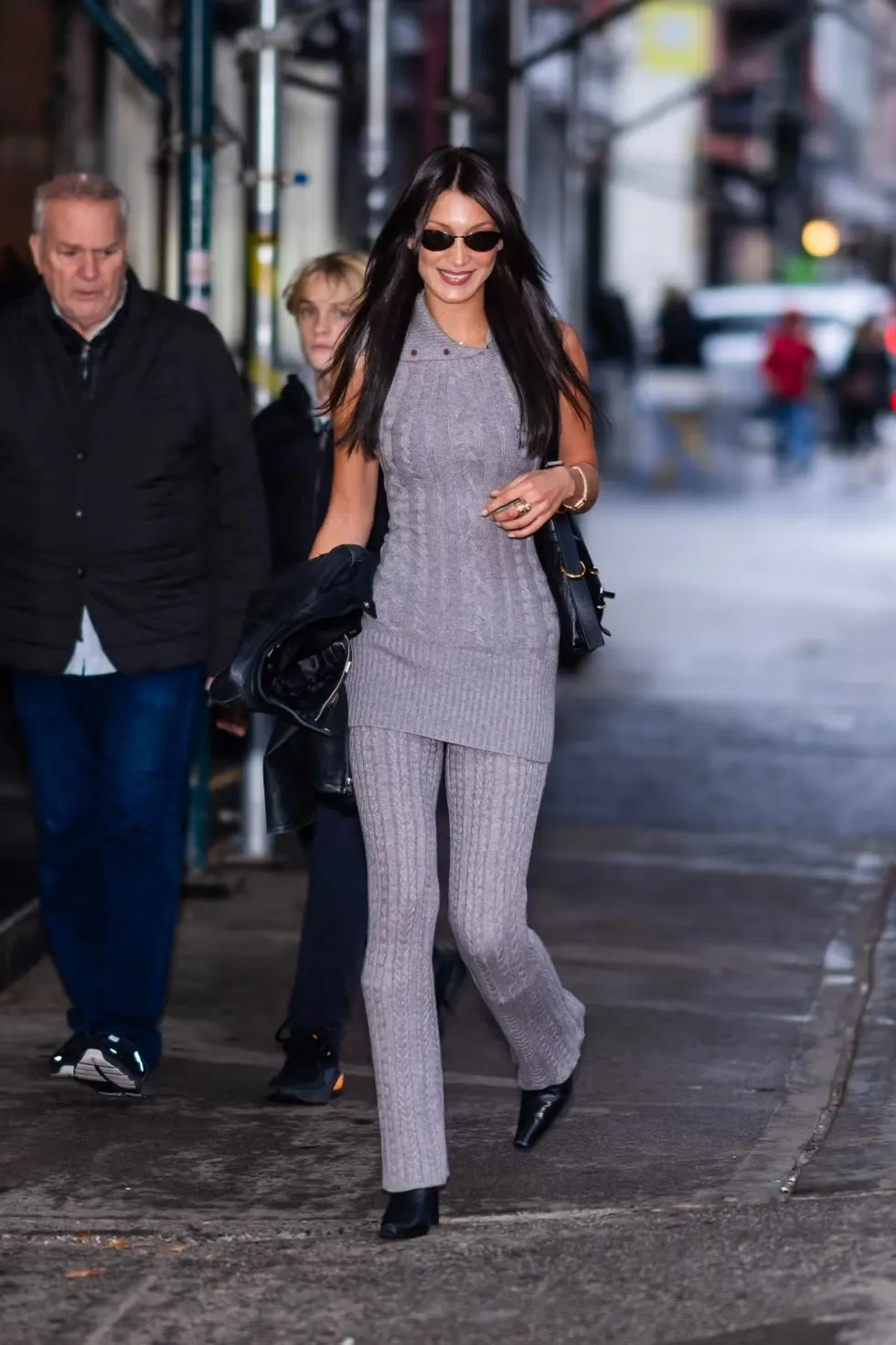 bản phối màu xám của bella hadid