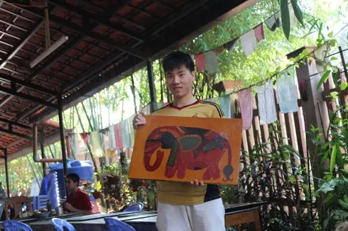  Lê Xuân Lãm, một trong bốn nghệ sĩ trẻ có mặt tại triển lãm lần này với những tác phẩm lấy cảm hứng từ thiên nhiên