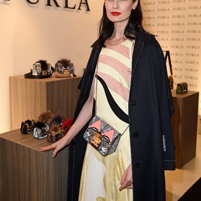 Furla Loves London - elle vietnam