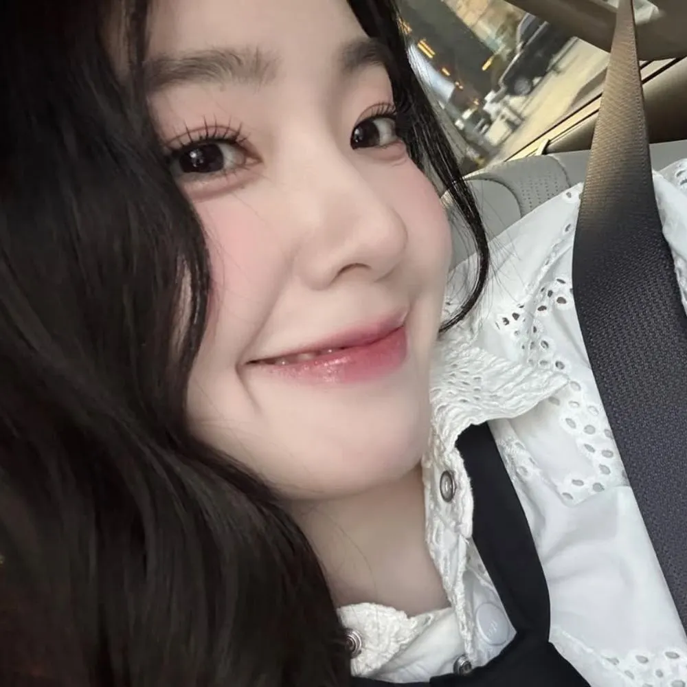 Irene (Red Velvet) với làn da trắng sứ