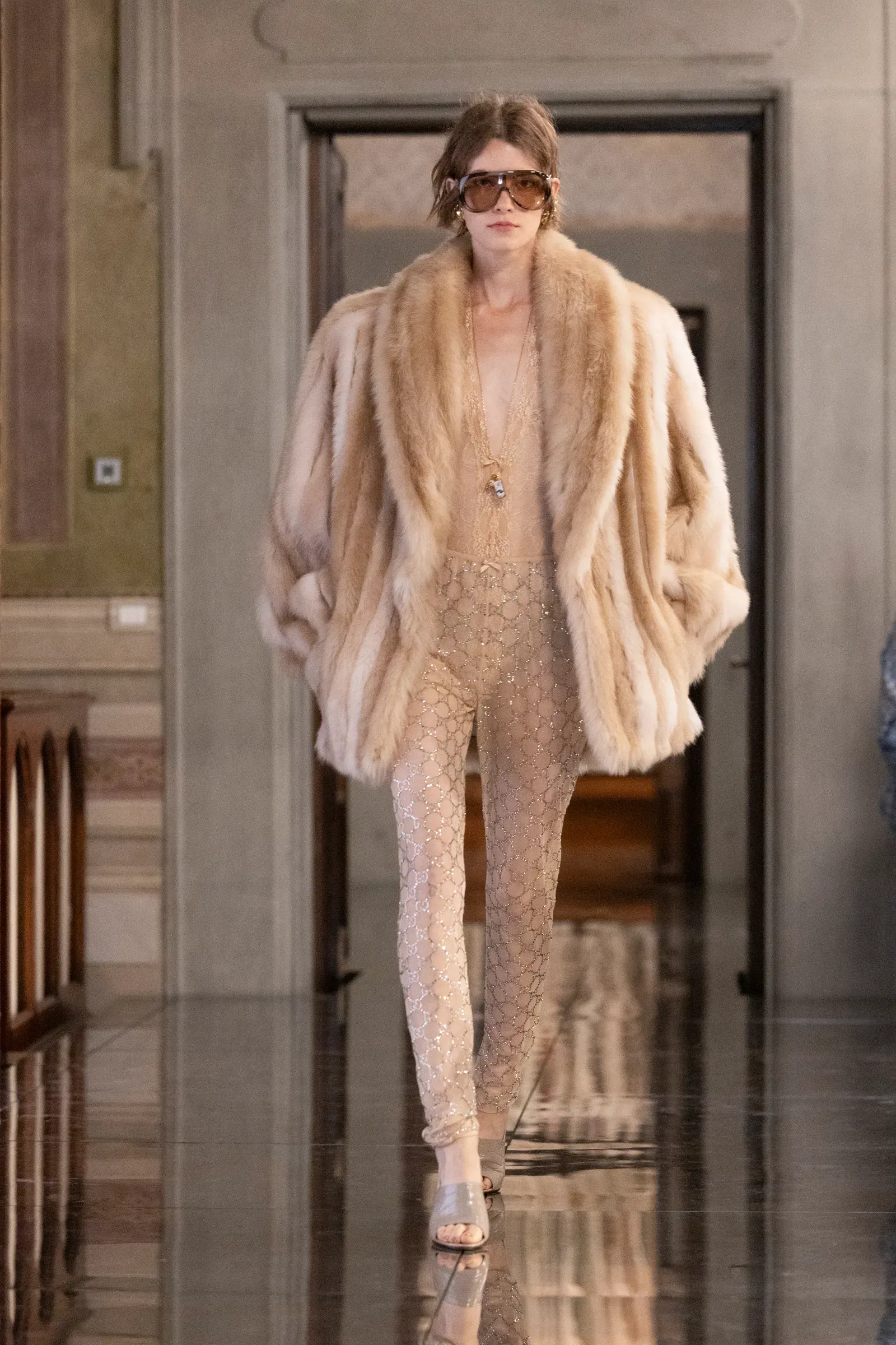 áo khoác lông BST Gucci Cruise 2026
