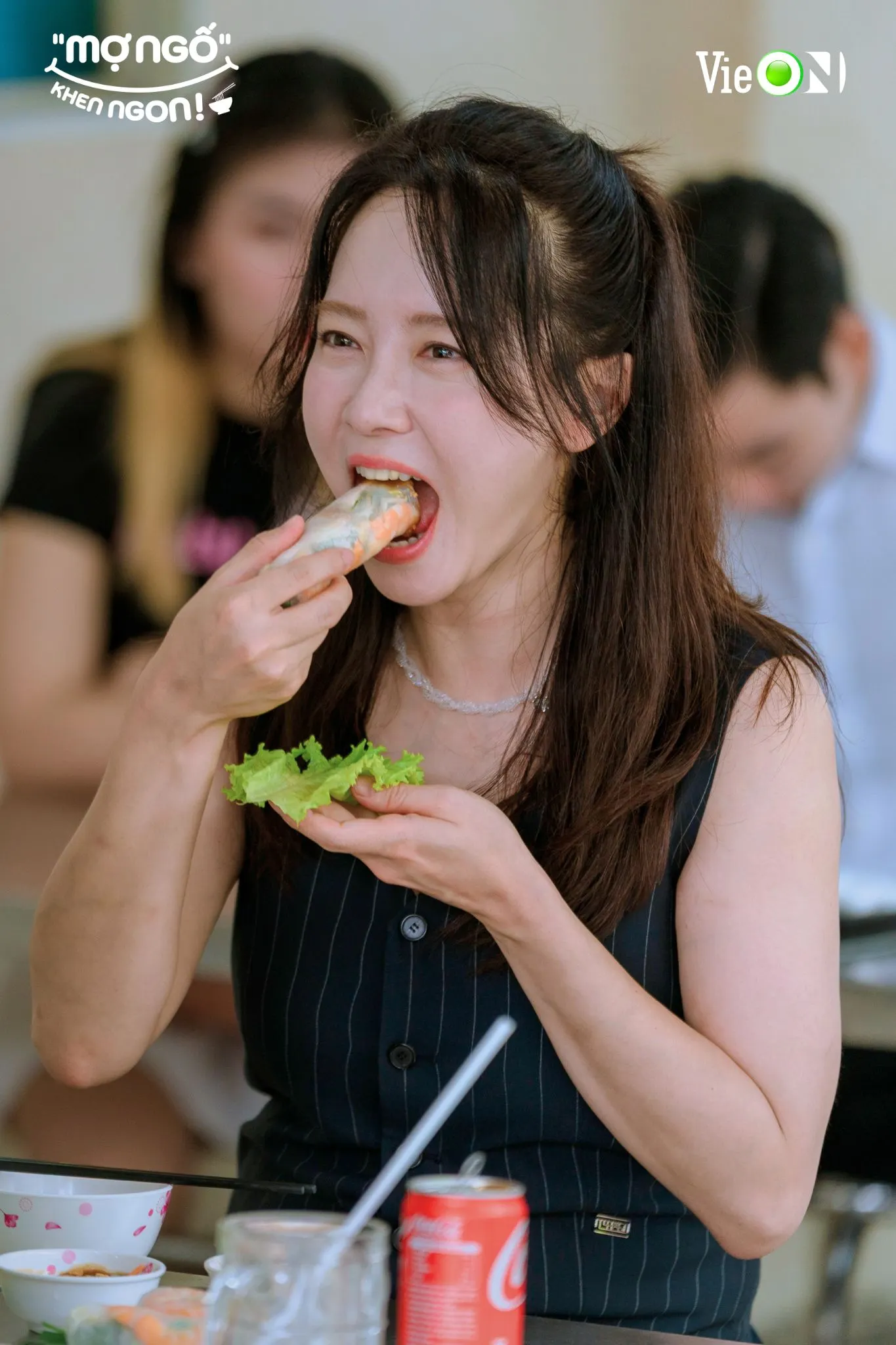 Khoảnh khắc vô cùng dễ thương của Song Ji Hyo khi được thưởng thức một món ăn ngon trong chương trình "Mợ ngố" khen ngon!