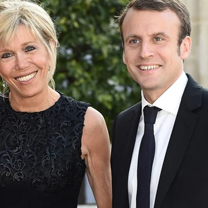 Câu chuyện tình yêu cổ tích của tân Tổng thống trẻ nhất nước Pháp- Emmanuel Macron