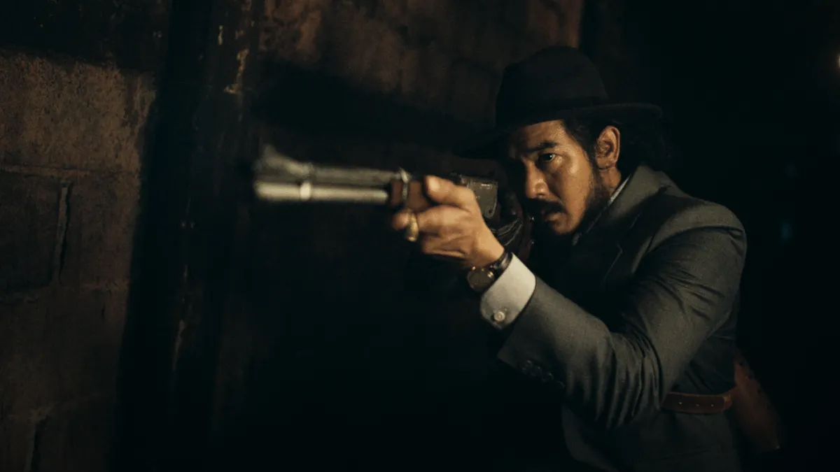 Weir Sukollawat Kanarot với vai diễn phong trần trong Tứ Hổ Đại Náo.