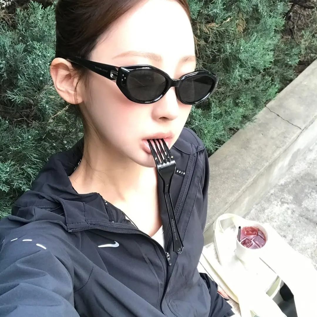 Người mẫu Hàn Quốc xinh đẹp ngoài trời