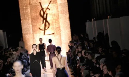  Yves Saint Laurent là một trong những thương hiệu cao cấp đến với e-commerce từ năm 2012.