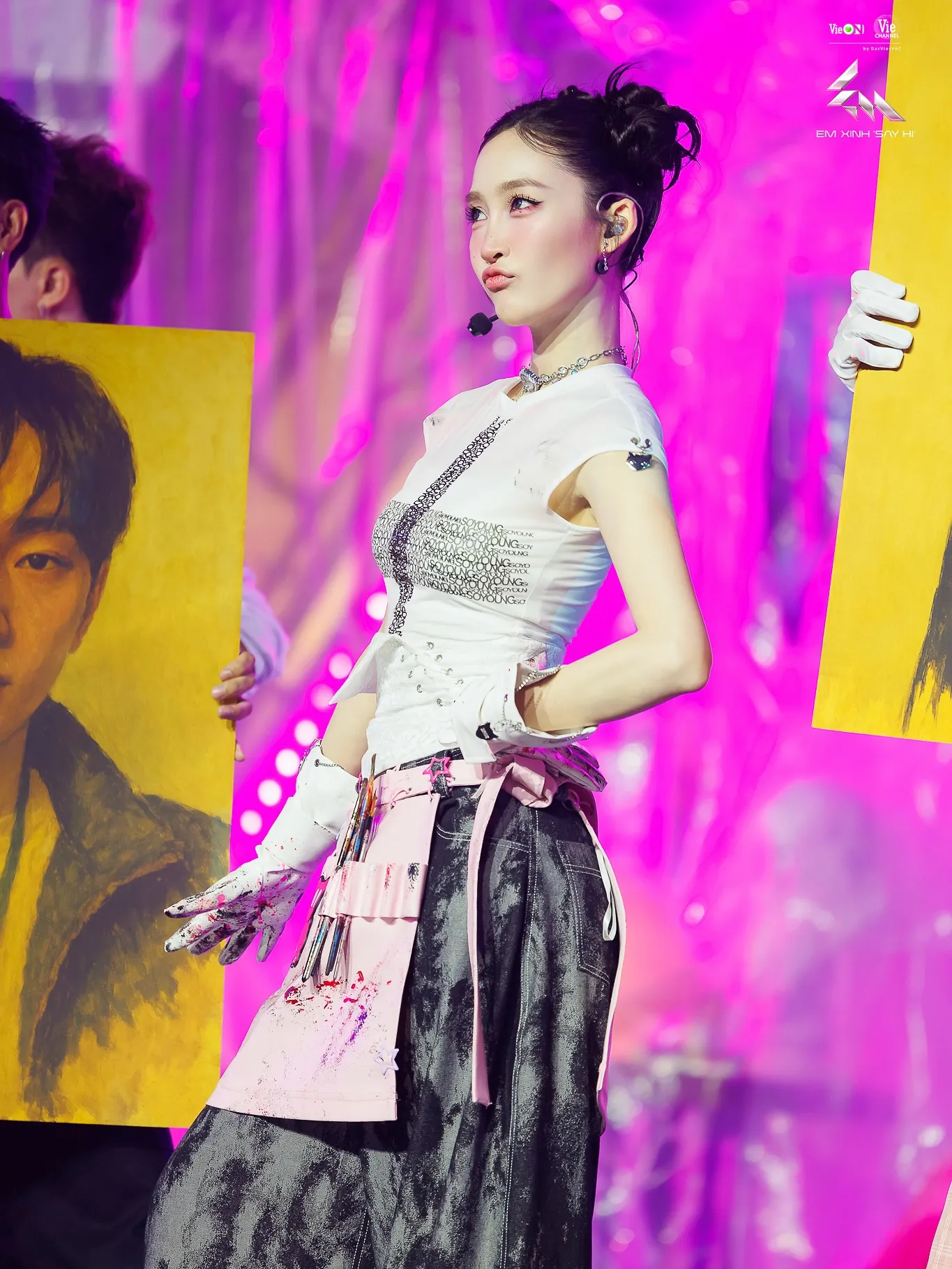 ELLE_Em-Xinh-Say-Hi-Tap-4-Livestage-2-00006