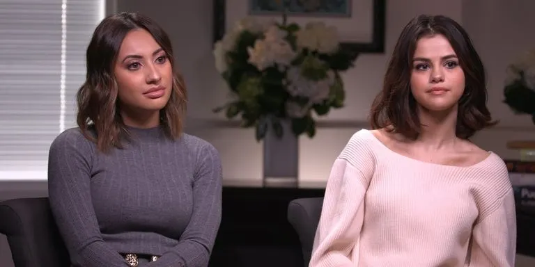 Selena cùng cô bạn thân Francia Raisa