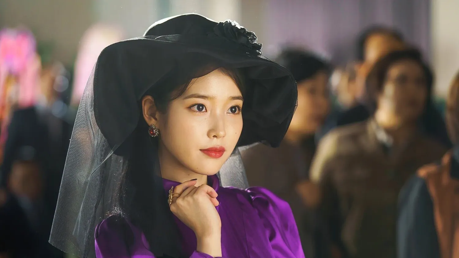 IU trong vai jang man wol trong hotel del luna