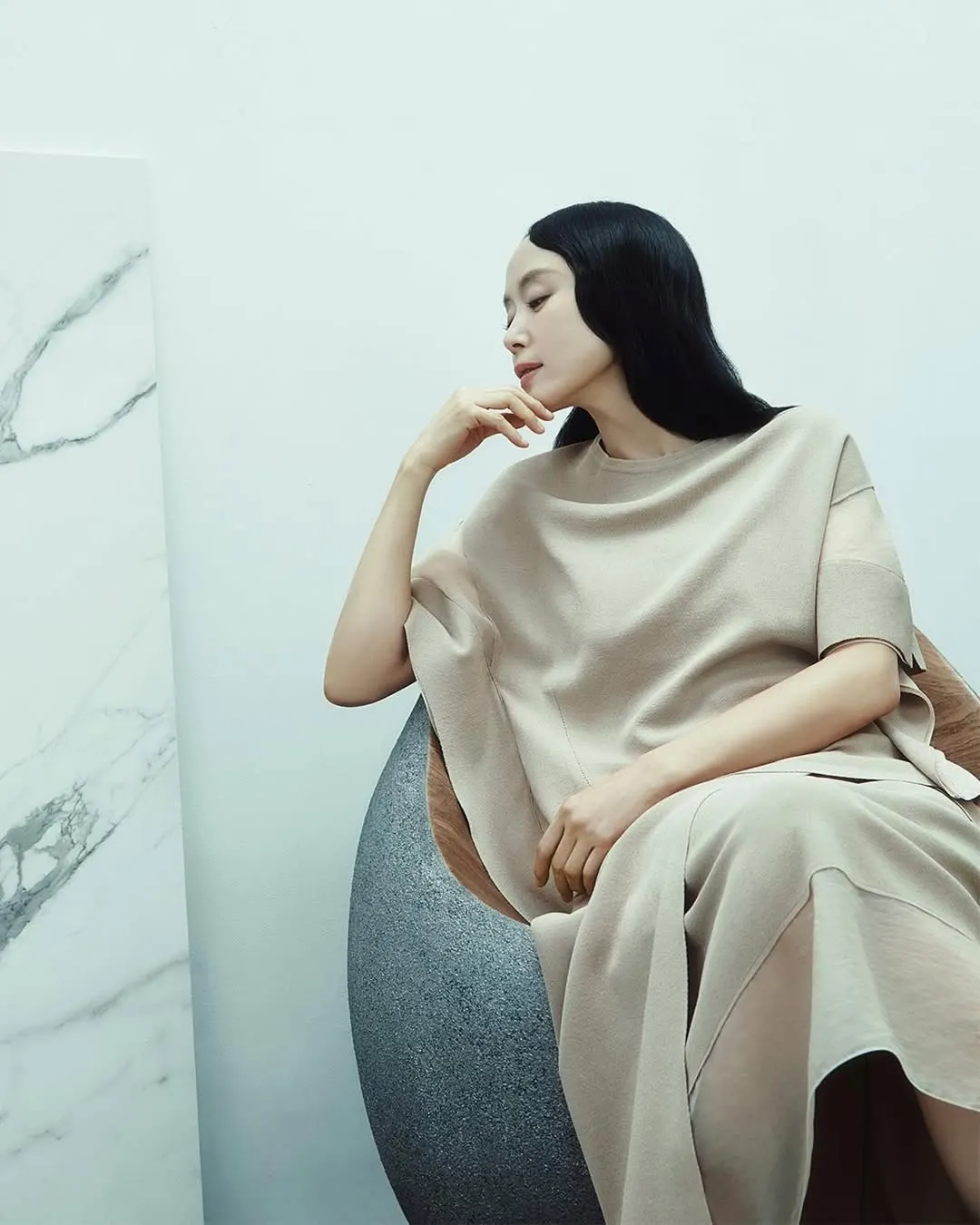 Thời trang của jeon do yeon đầm maxi 