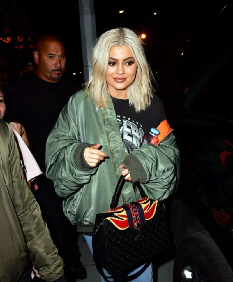 Chị em nhà Jenner – những icon thời trang khiêu khích