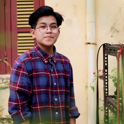 tomboy mặc áo sơmi caro
