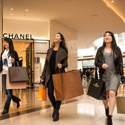 Vì sao các thương hiệu cao cấp phương Tây “thất bại” trong việc tiếp cận người tiêu dùng thời trang thế hệ Z tại Trung Quốc?Vì sao các thương hiệu cao cấp phương Tây “thất bại” trong việc tiếp cận người tiêu dùng thời trang thế hệ Z tại Trung Quốc?