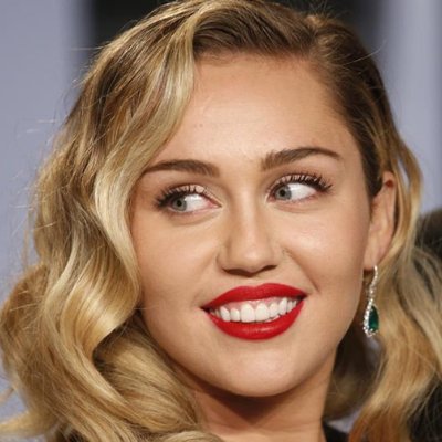Những kiểu tóc gắn liền với câu chuyện tình yêu tròn một thập kỷ của Miley Cyrus
