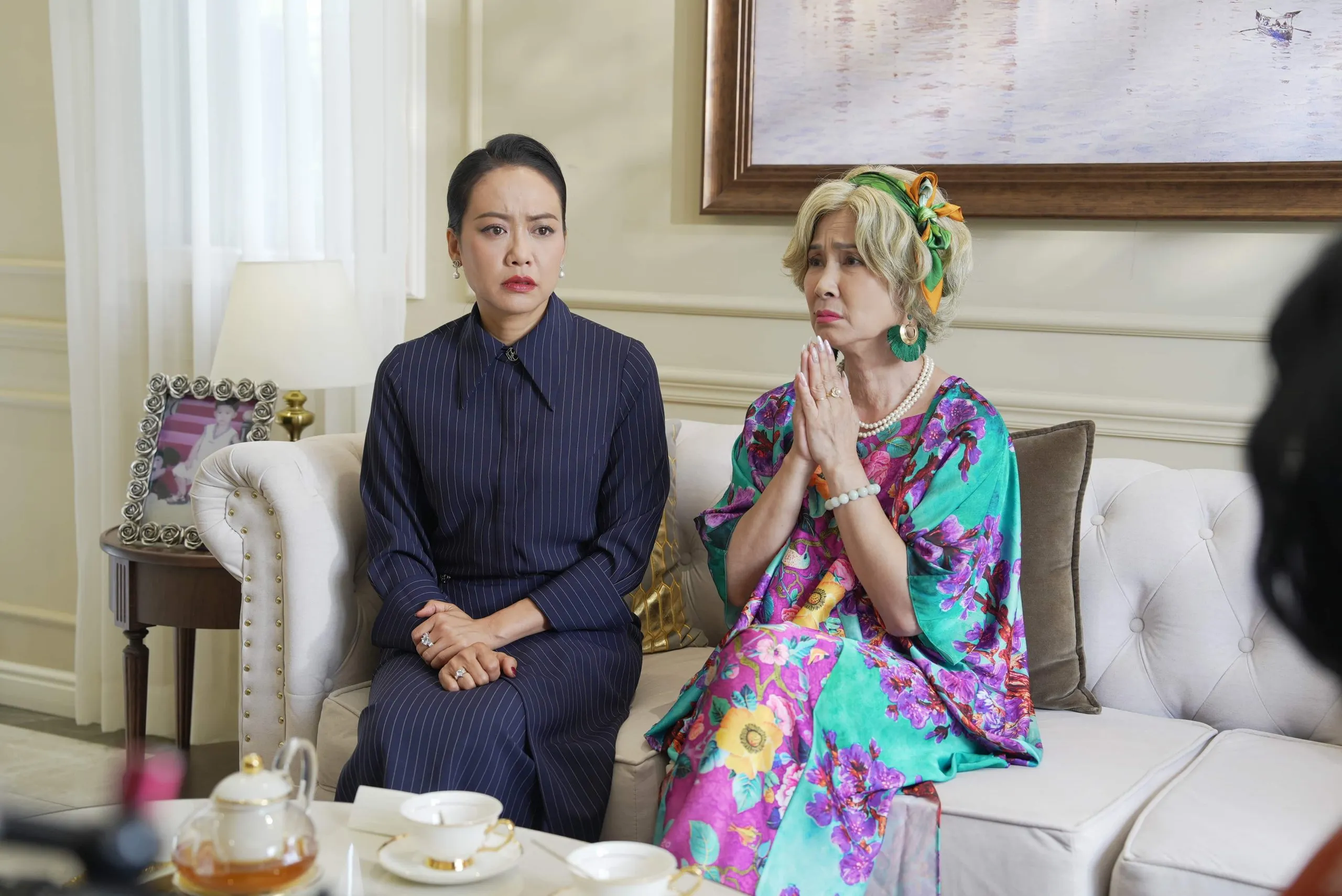 Phân cảnh nghệ sĩ Hồng Ánh và NSND Lan Hương trong phim Vì Mẹ Anh Phán Chia Tay.