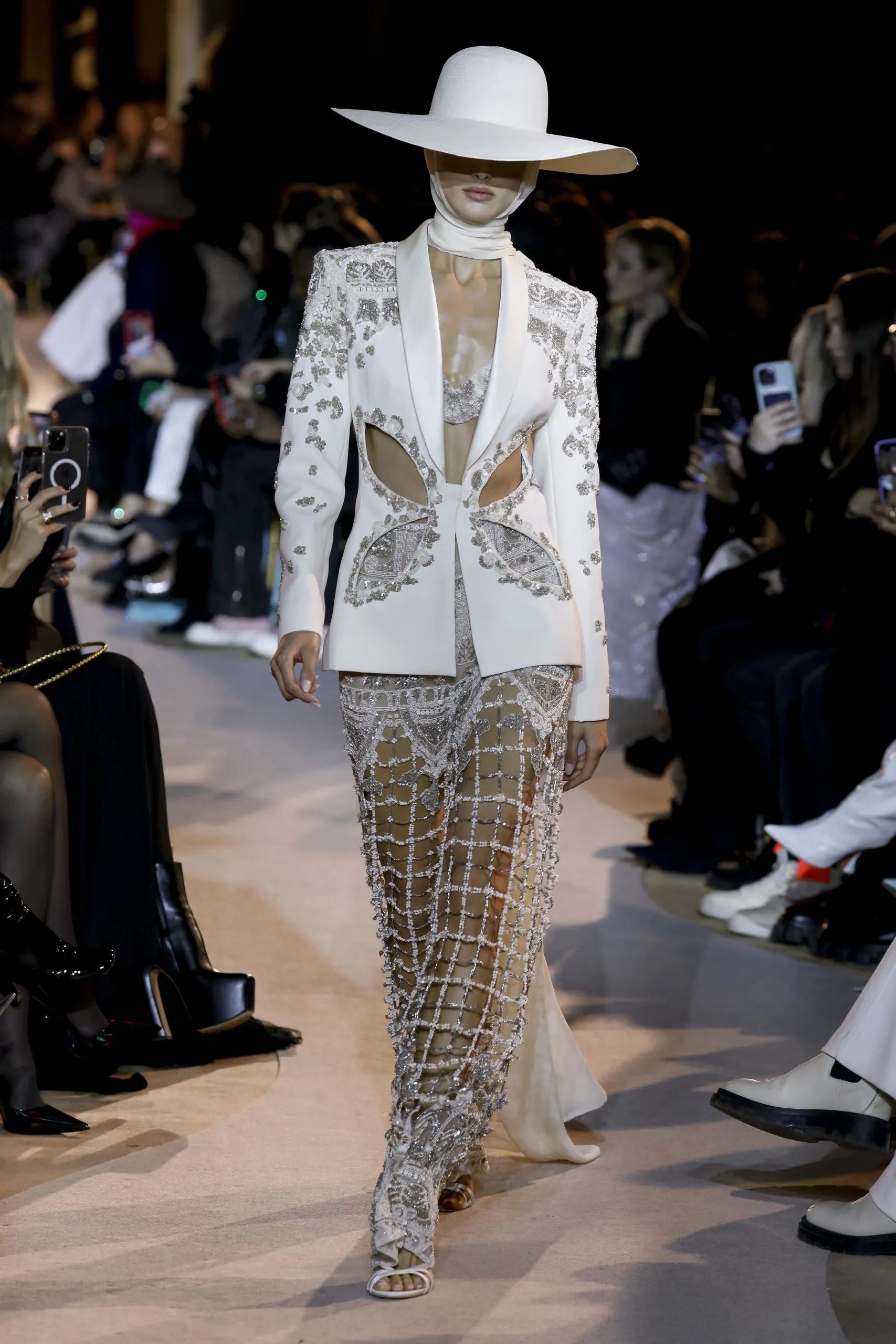 Thiết kế của Zuhair Murad ảnh hưởng bởi New Look