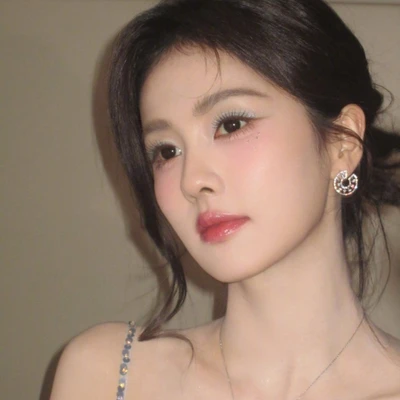 Hình ảnh làn da sáng mịn của nữ diễn viên.