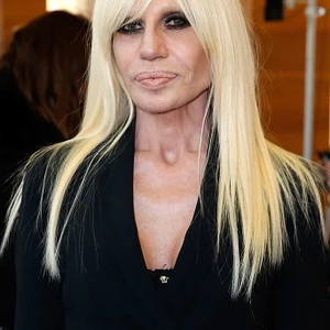 Donatella Versace - người thừa kế sáng giá ở vương quốc thời trang
