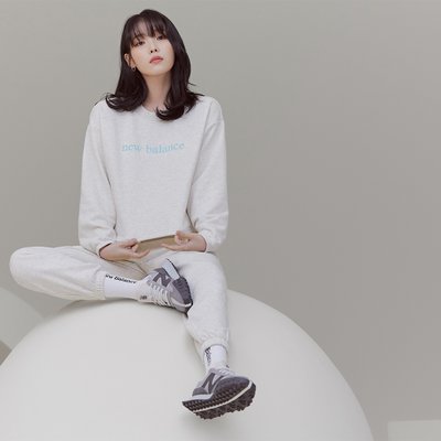 IU trong chiến dịch quảng bá sneakers của New Balance