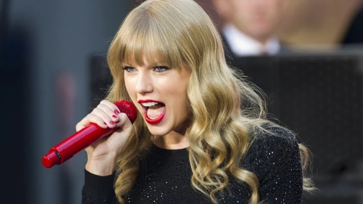 Phong cách trang điểm tạo nên thương hiệu “nữ xà vương” Taylor Swift