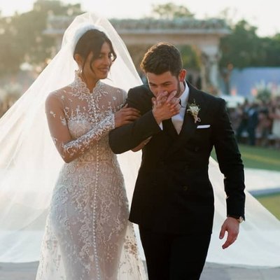 Thời trang cưới lộng lẫy của cựu Hoa hậu thế giới Priyanka Chopra