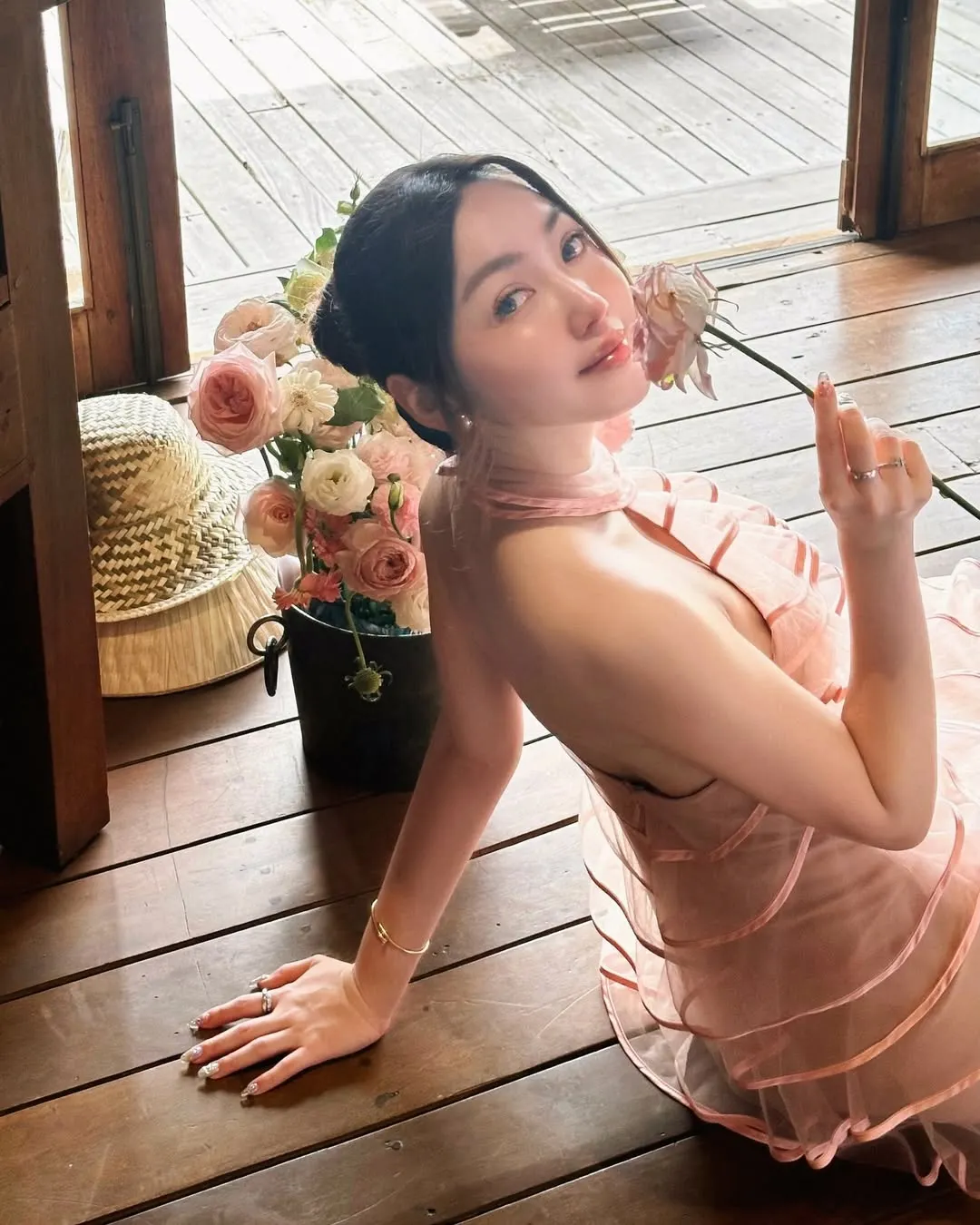 đầm hở lưng chloe nguyễn